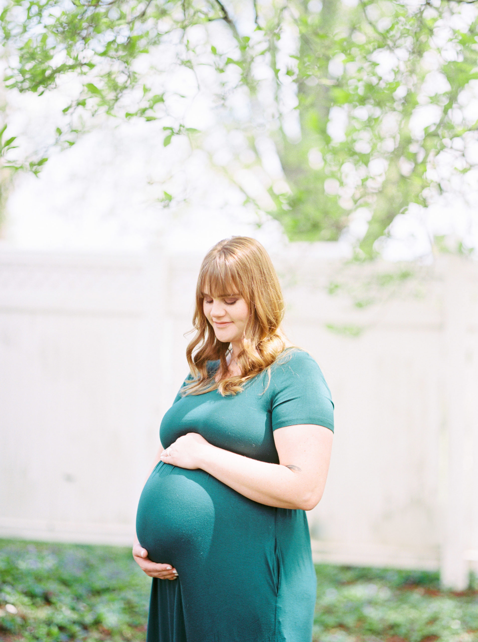 backyard maternity session in St Charles MO