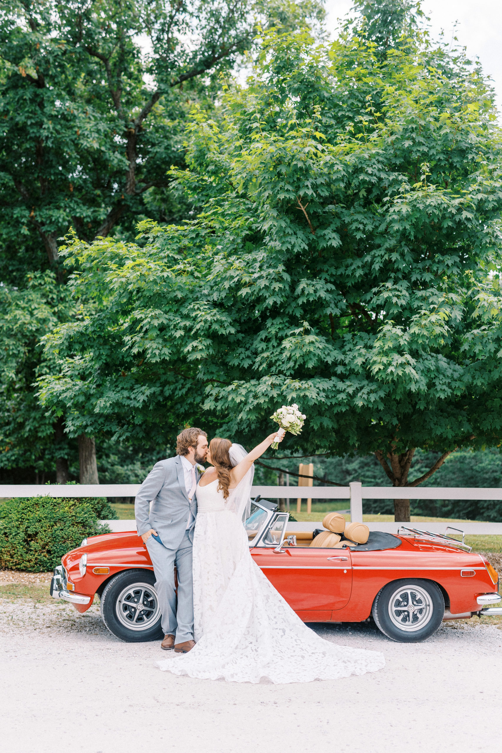 Innsbrook MO wedding photos with vintage getaway car