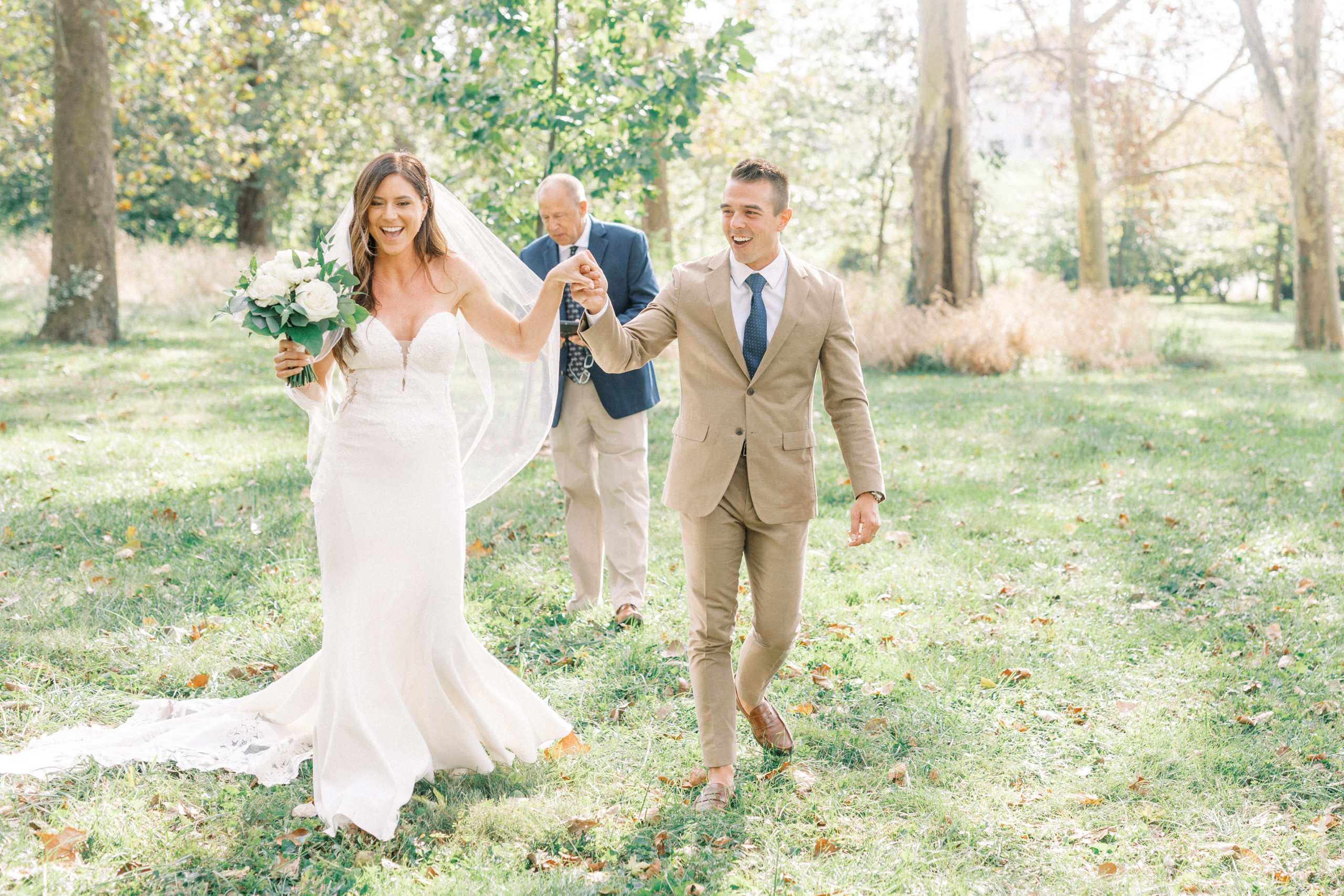 intimate st louis forest park wedding ceremony in forest park